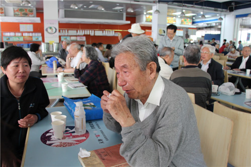 西南联大老校友张德沛忆及往昔同学，潸然泪下