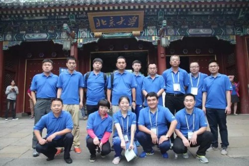 中国企业经营者29期同学，上排左1为刘涛